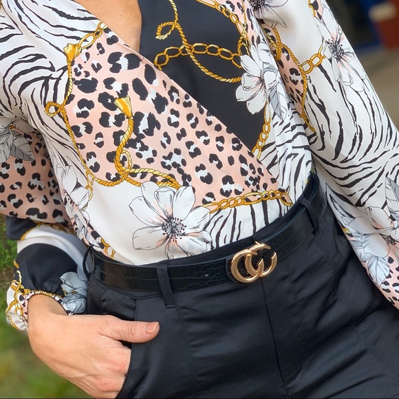 ✨RESTOCKED✨Black Snakskin Double C Skinny Belt - Picture 2 of 4